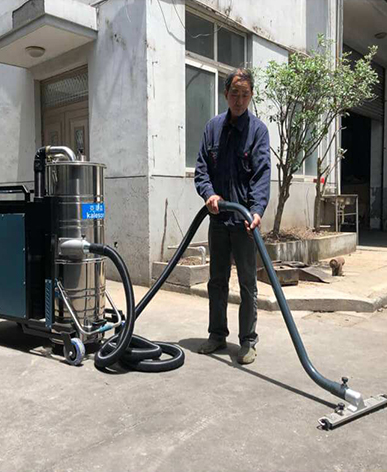 工业吸尘器出租应用于路面吸尘